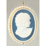 A GOLD AND PEARL HARDSTONE CAMEO BROOCH.