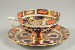 A ROYAL CROWN DERBY PEDESTAL TEA CUP AND SAUCER. Pattern no. 92929.