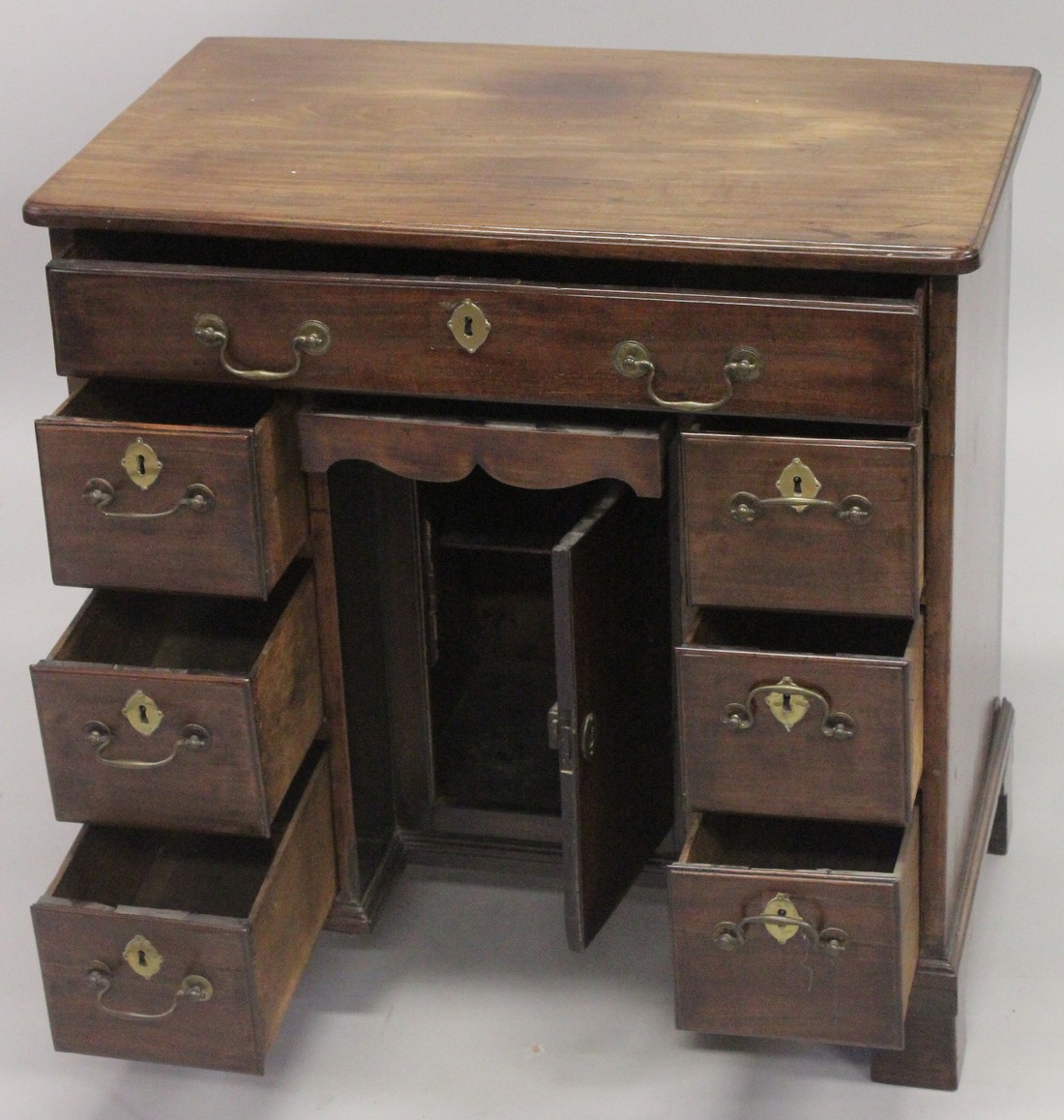 A GOOD GEORGE III MAHOGANY KNEEHOLE DESK with plain top, three small drawers either side of the - Image 3 of 10