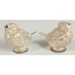 A PAIR OF SILVER BIRDS 4cm.