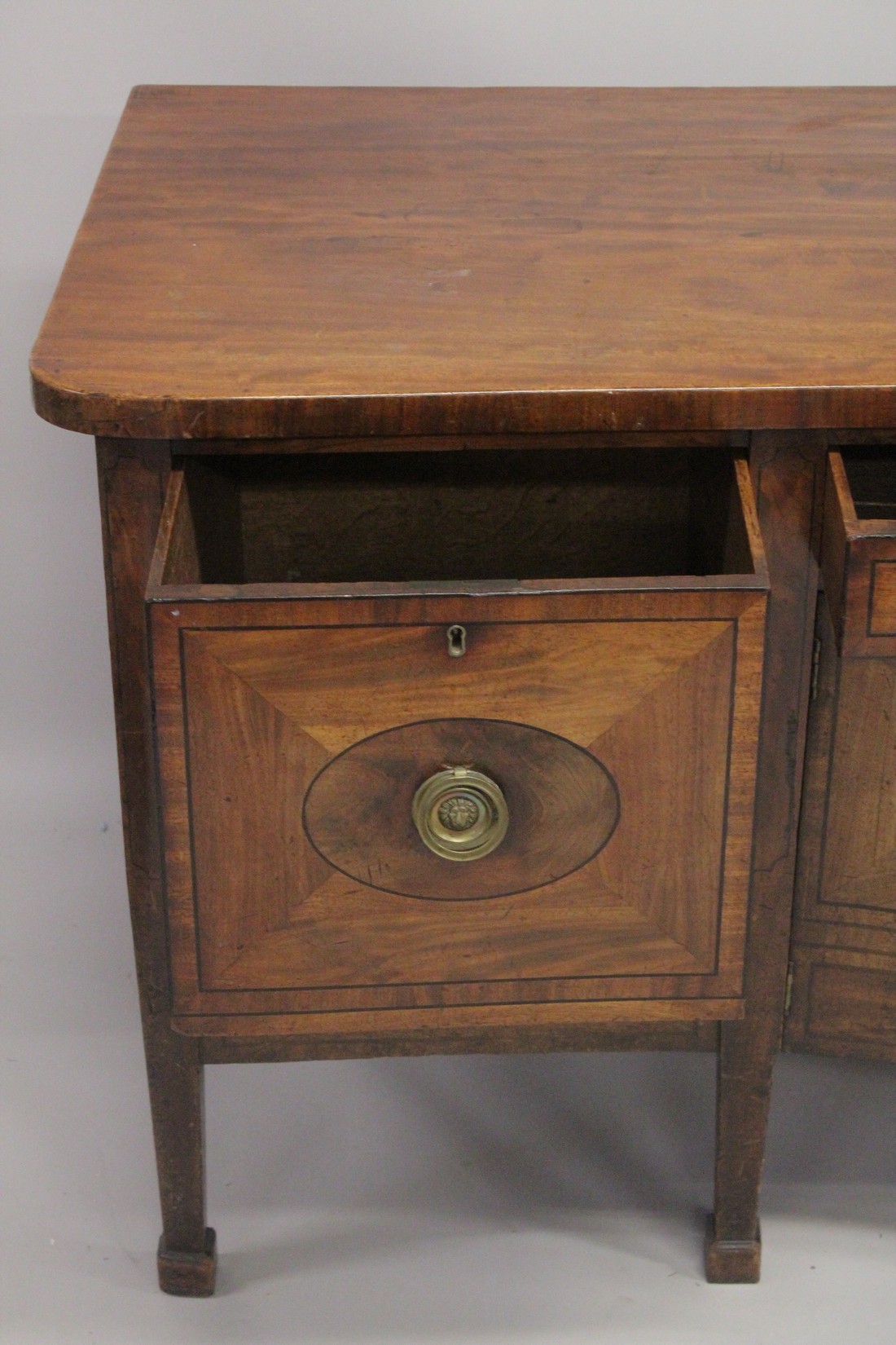 A GOOD GEORGE III MAHOGANY STRAIGHT FRONTED SIDEBOARD with plain legs and ovals to the front, with - Image 3 of 6