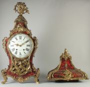 A GOOD 18TH CENTURY FRENCH TORTOISESHELL AND ORMOLU BRACKET CLOCK with eight day movement striking