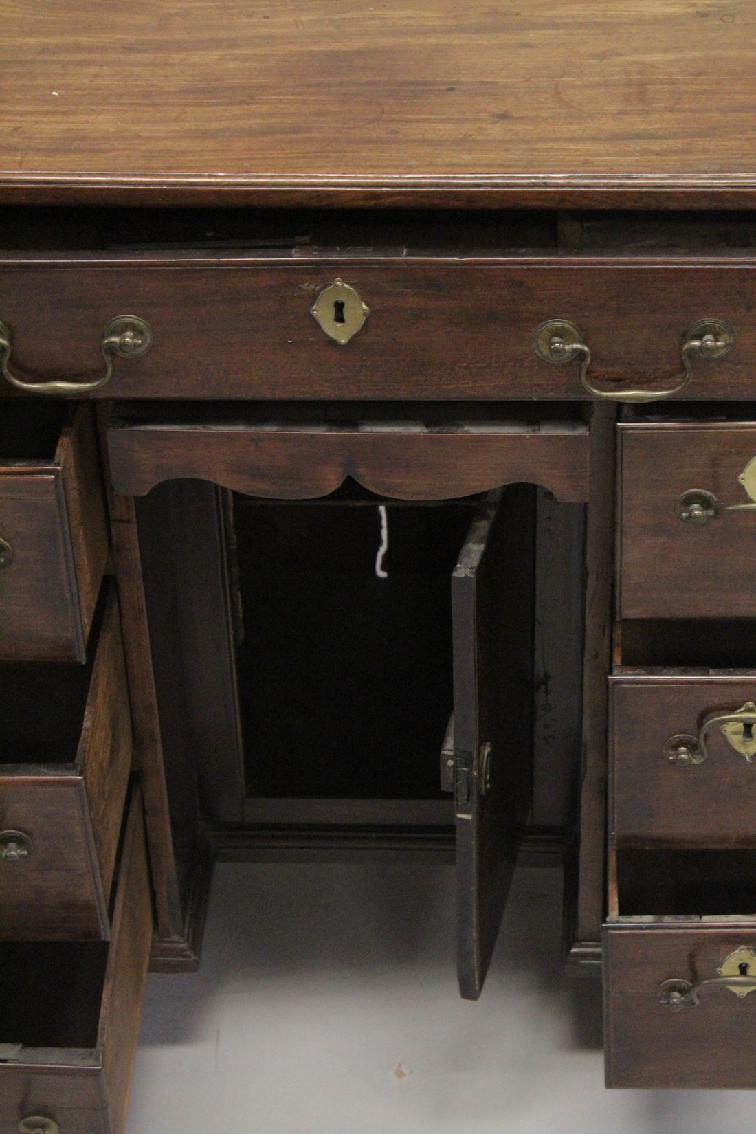 A GOOD GEORGE III MAHOGANY KNEEHOLE DESK with plain top, three small drawers either side of the - Image 5 of 10