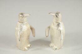 A PAIR OF SMALL SILVER PLATED PENGUIN SALT AND PEPPERS.