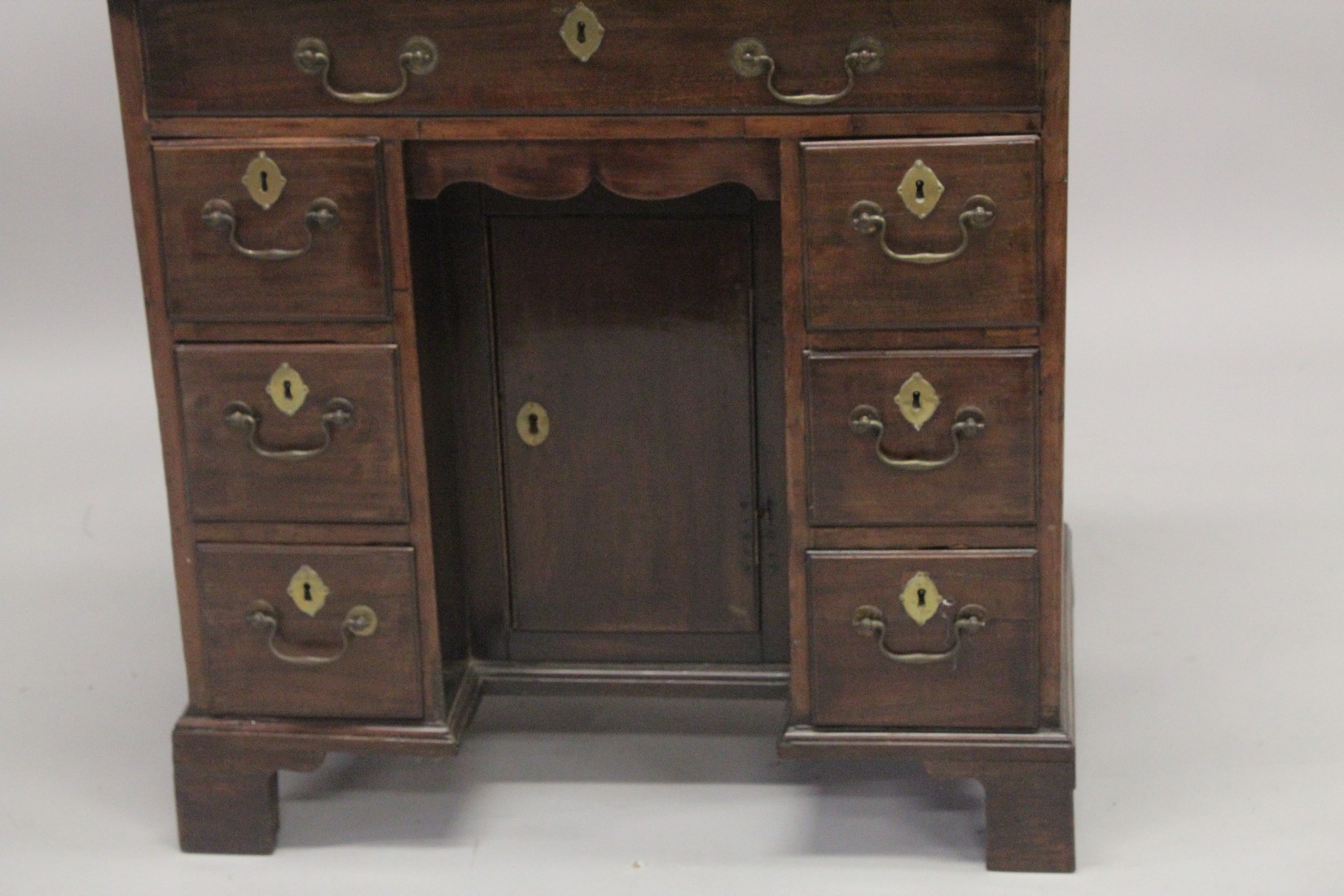 A GOOD GEORGE III MAHOGANY KNEEHOLE DESK with plain top, three small drawers either side of the - Image 2 of 10