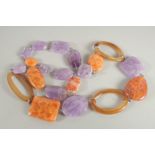 AN AMETHYST AND AGATE CHUNKY BEAD NECKLACE.