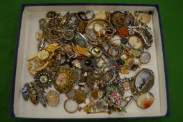 A good large collection of 19th century and later jewellery to include brooches, rings, pendants