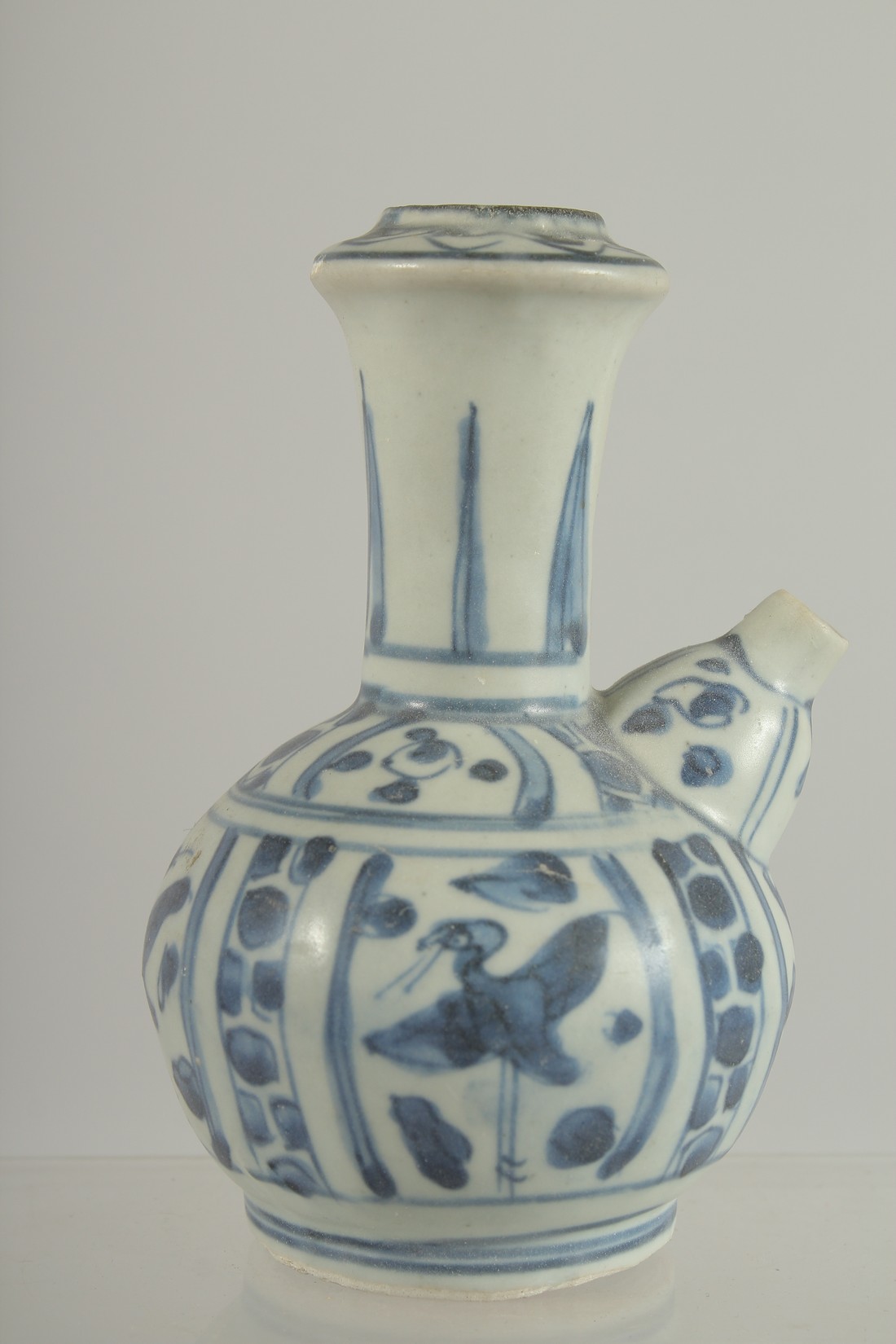 A SMALL 18TH CENTURY NANKING CARGO BLUE AND WHITE PORCELAIN KENDI, with panels of birds, 13.5cm - Image 3 of 6