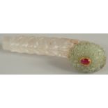 A FINE INDIAN ROCK CRYSTAL AND JADE DAGGER HANDLE, 12.5cm long.