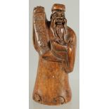 A CHINESE CARVED WOOD FIGURE OF A SAGE, 8.5cm high.