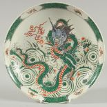 A CHINESE QING DYNASTY FAMILLE VERTE DRAGON DISH, 29cm diameter.