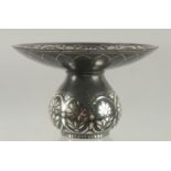 A FINE INDIAN BIDRI SILVER INLAID SPITTOON, 11.5cm diameter.