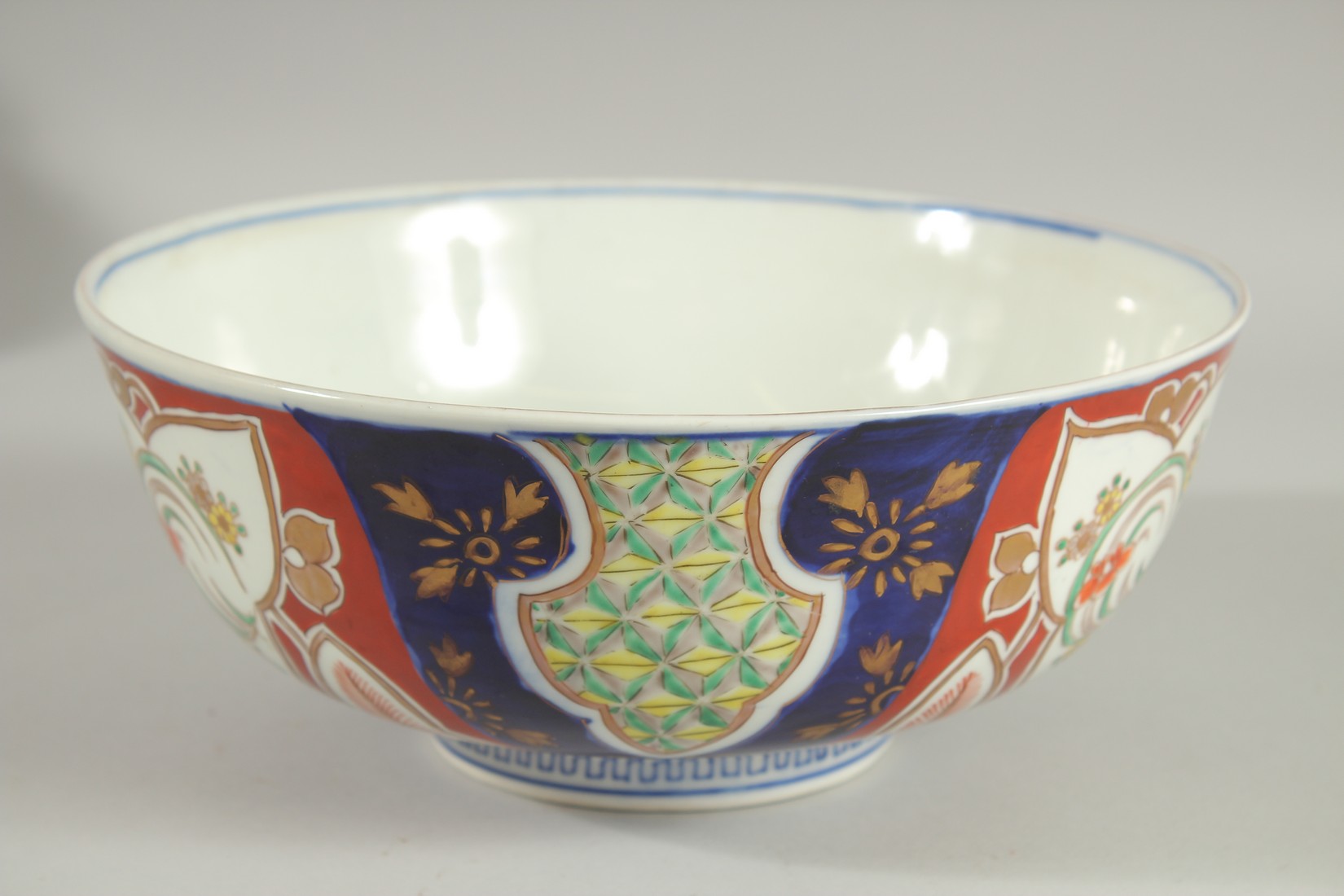 A LARGE JAPANESE IMARI PORCELAIN BOWL, painted with various foliate motifs and gilt highlights, - Image 2 of 4