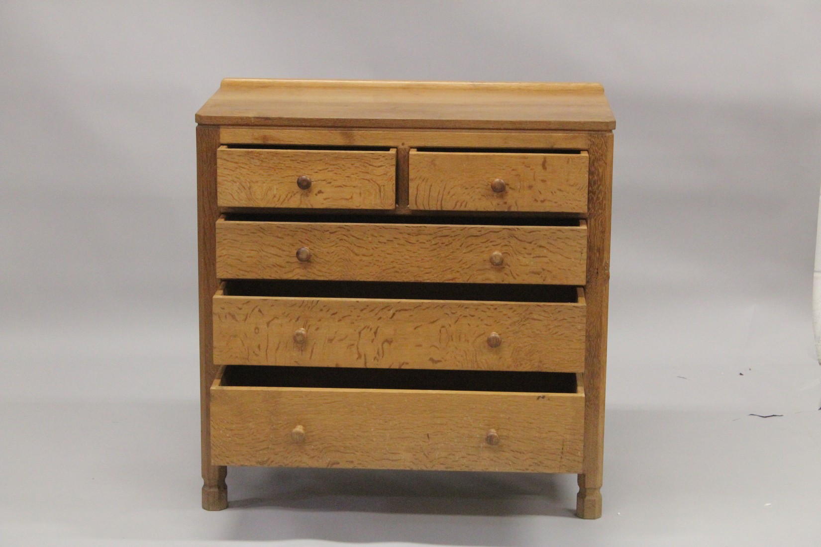 ROBERT "MOUSEMAN" THOMPSON. AN OAK CHEST OF DRAWERS, with adzed rectangular top, panelled ends, - Image 2 of 5