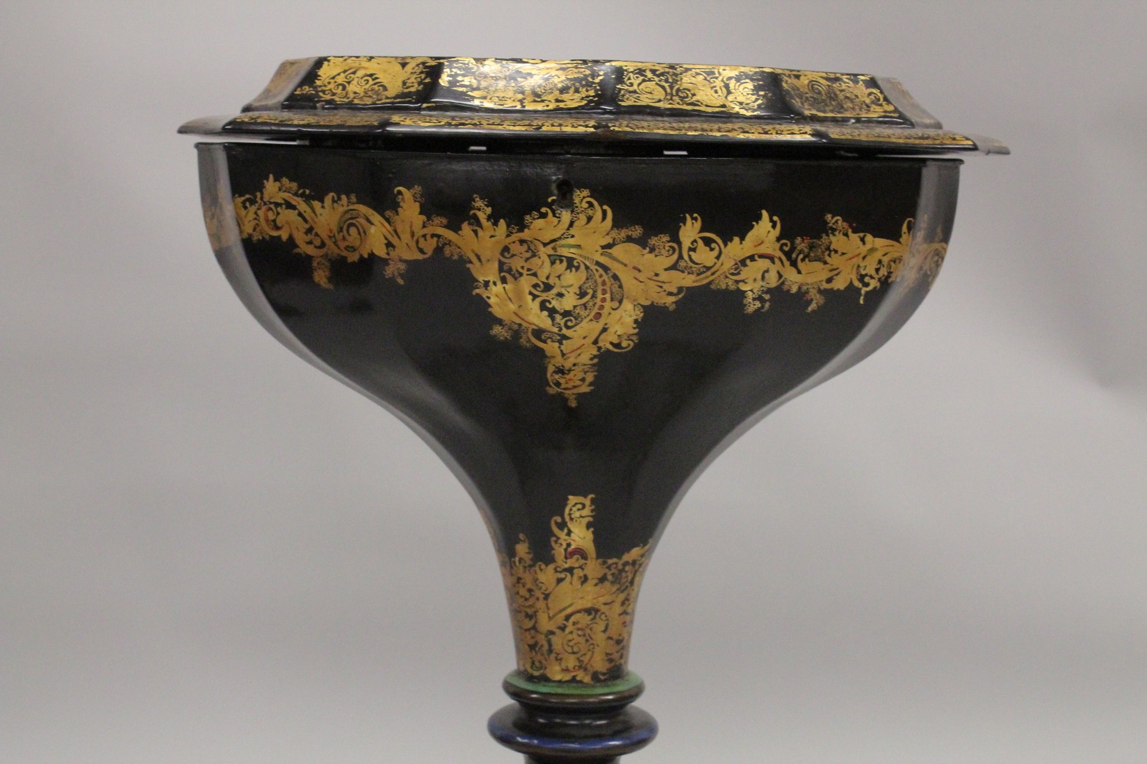 A VICTORIAN PAPIER MACHE TEA POUY ON A TRIPOD BASE, inlaid with mother of pearl and decorated in - Image 5 of 7