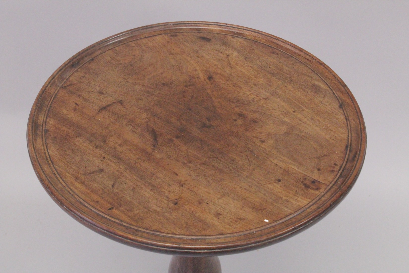 A GOOD GEORGE III MAHOGANY CIRCULAR TRAY TOP TRIPOD TABLE with tilt top, turned centre column on - Image 2 of 3