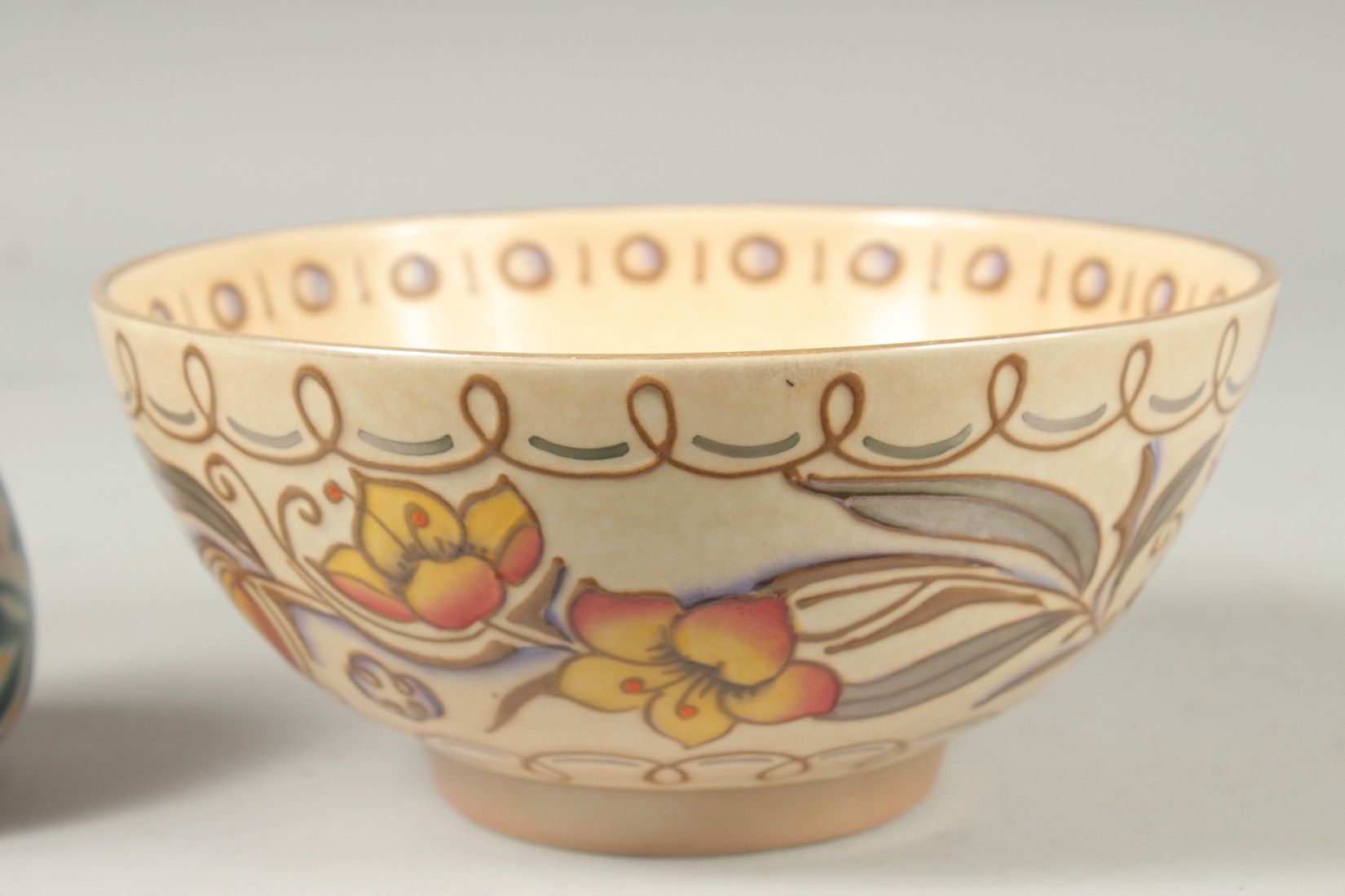 A BURLEY WARE CHARLOTTE READ CIRCULAR BOWL, 7.5ins diameter, and a POOLE HONEY POT AND COVER. 3. - Image 3 of 8