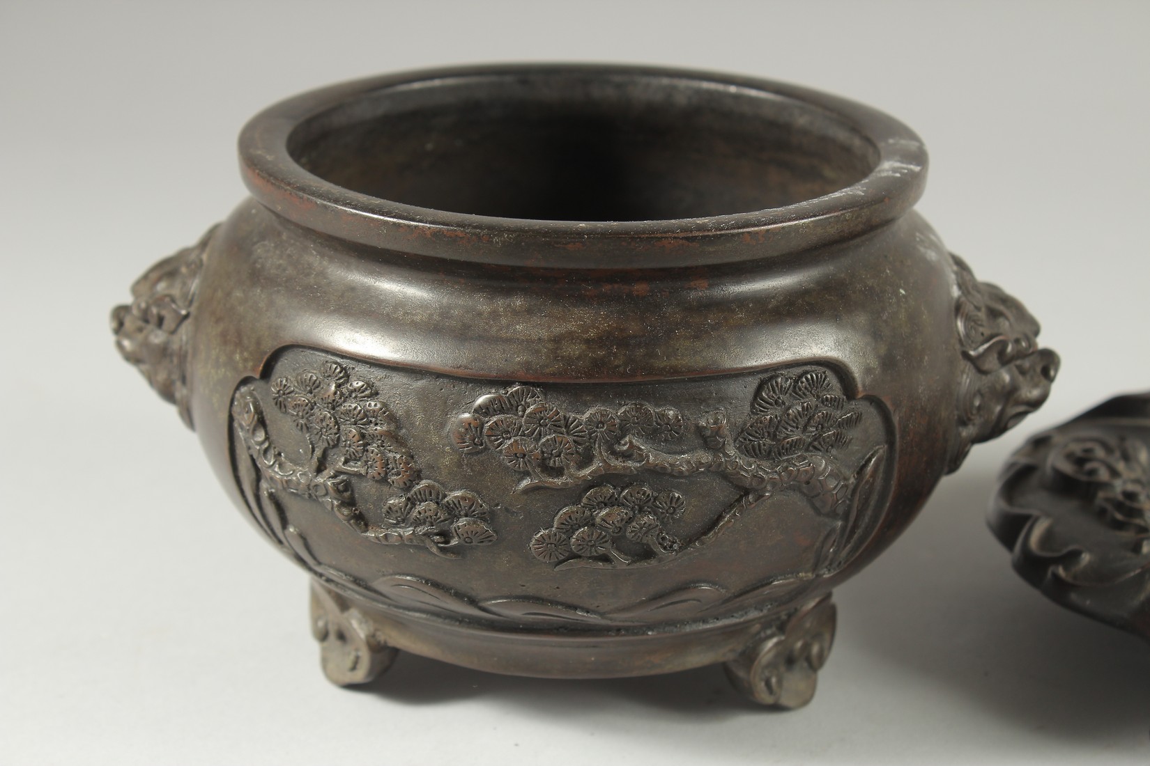 A CHINESE ARCHAIC STYLE BRONZE CENSER WITH CARVED JADE MOUNTED HARDWOOD COVER, on a fitted - Image 5 of 7