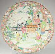 A LARGE CHINESE FAMILLE ROSE PORCELAIN CHARGER, 45.5cm diameter.