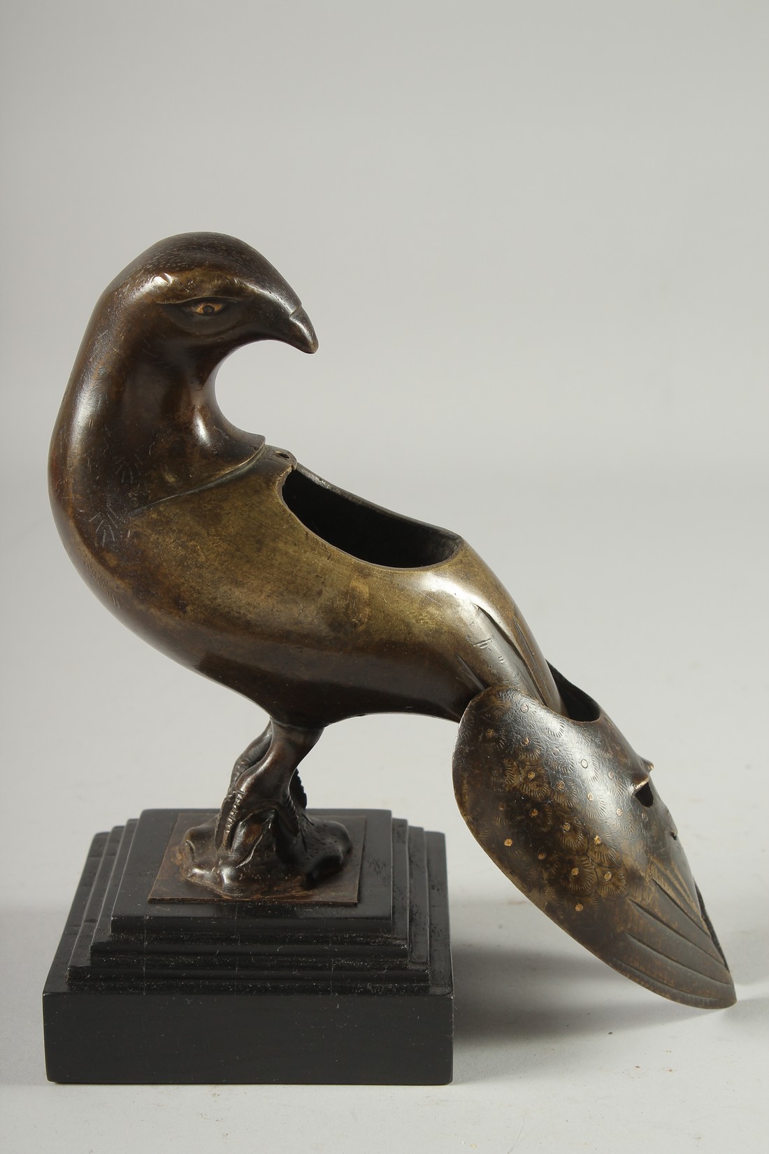 A FINE CHINESE BRONZE BIRD-FORM CENSER, with finely engraved and gilt-spotted feathers to the cover; - Image 5 of 5
