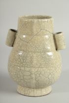 A CHINESE CRACKLE GLAZE TWIN HANDLE VASE, 18.5cm high.