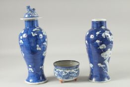 A PAIR OF CHINESE BLUE AND WHITE PORCELAIN PRUNUS JARS, (one lacking cover, af), together with a