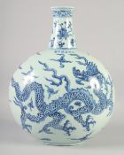 A LARGE CHINESE BLUE AND WHITE PORCELAIN MOON FLASK DRAGON VASE, bearing six-character mark, 44cm