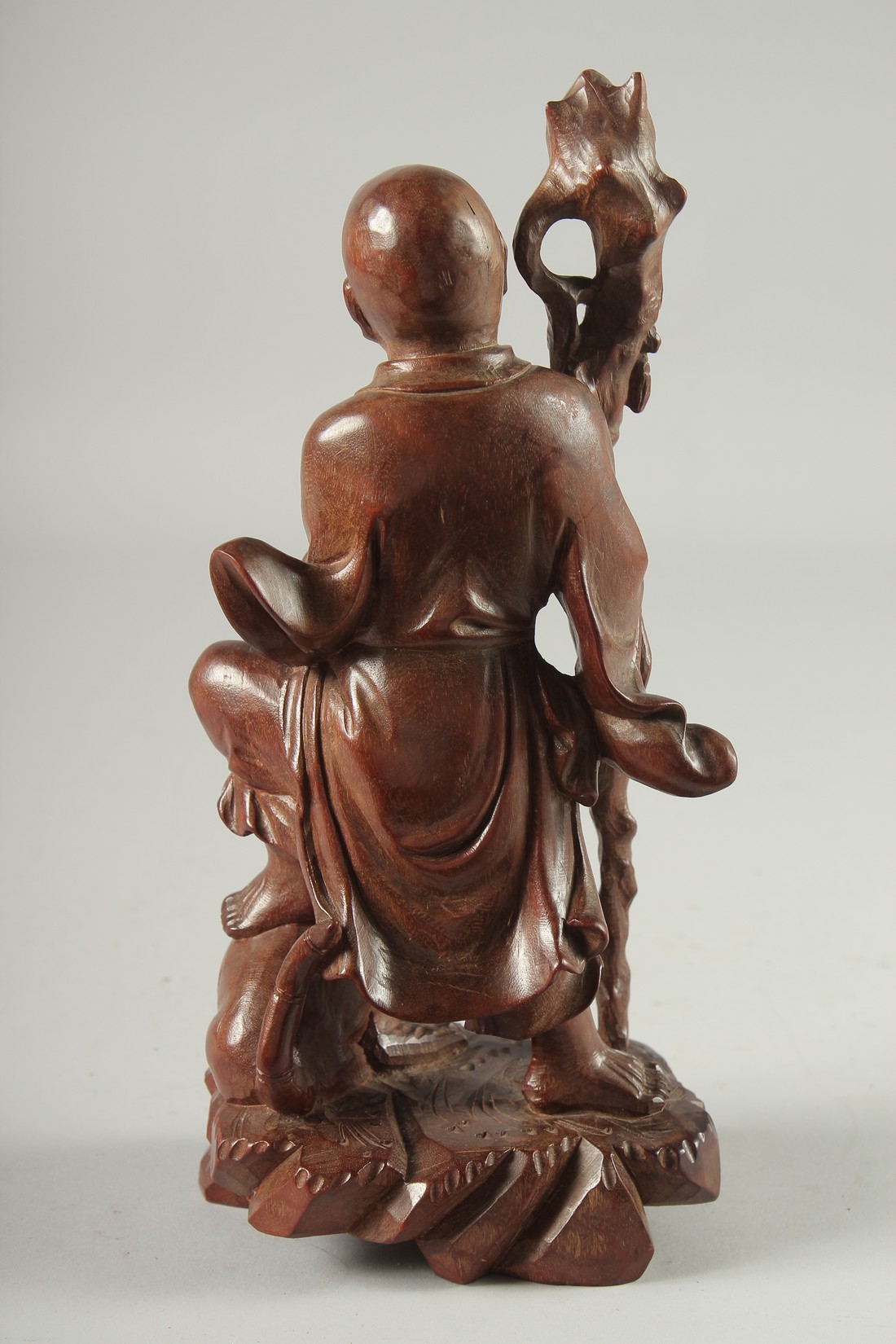 A CHINESE CARVED HARDWOOD FIGURE, 25.5cm high. - Image 3 of 6