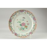 A LARGE CHINESE FAMILLE ROSE PORCELAIN DISH, decorated with a central floral spray, the rim with a