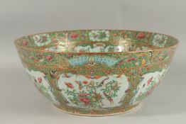 A LARGE AND FINE 19TH CENTURY CHINESE CANTON FAMILLE ROSE PORCELAIN PUNCH BOWL, enamel painted