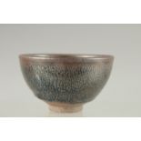 A CHINESE GLAZED POTTERY TEA BOWL, character mark to base, 9cm diameter.