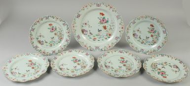 A SET OF SIX CHINESE QIANLONG FAMILLE ROSE PORCELAIN PLATES, together with a larger plate, each