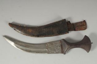 A FINE 19TH CENTURY MUGHAL INDIAN ENGRAVED STEEL DAGGER, with original leather sheath, dagger 36cm