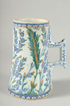 AN OTTOMAN IZNIK GLAZED POTTERY TANKARD, 20.5cm high.