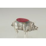 A NOVELTY SILVER PIG PIN CUSHION. 1.5ins long.