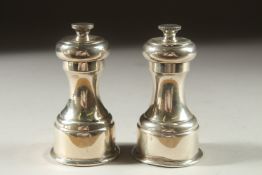 A PAIR OF SILVER DRUM SALT AND PEPPERS. Sheffield 1942.