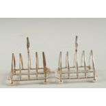 A SMALL PAIR OF SILVER TOAST RACKS. Sheffield 1892.