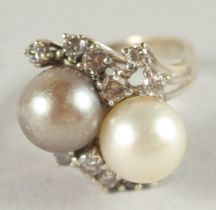 A 14CT WHITE GOLD PEARL AND DIAMOND RING.