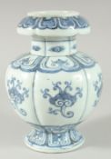 A CHINESE BLUE AND WHITE PORCELAIN FLOWER HEAD VASE with decorative motifs. 20.5cm high.