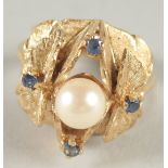 A 14CT GOLD PEARL AND SAPPHIRE LEAF RING.