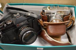 A Voigtlander Vitomatic IIa camera with original leather case together with a Gaf L-17 35mm camera