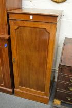 An Edwardian mahogany pedestal cupboard.