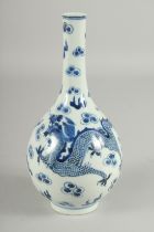 A CHINESE BLUE AND WHITE PORCELAIN BOTTLE VASE, with dragon and phoenix, 22cm high.