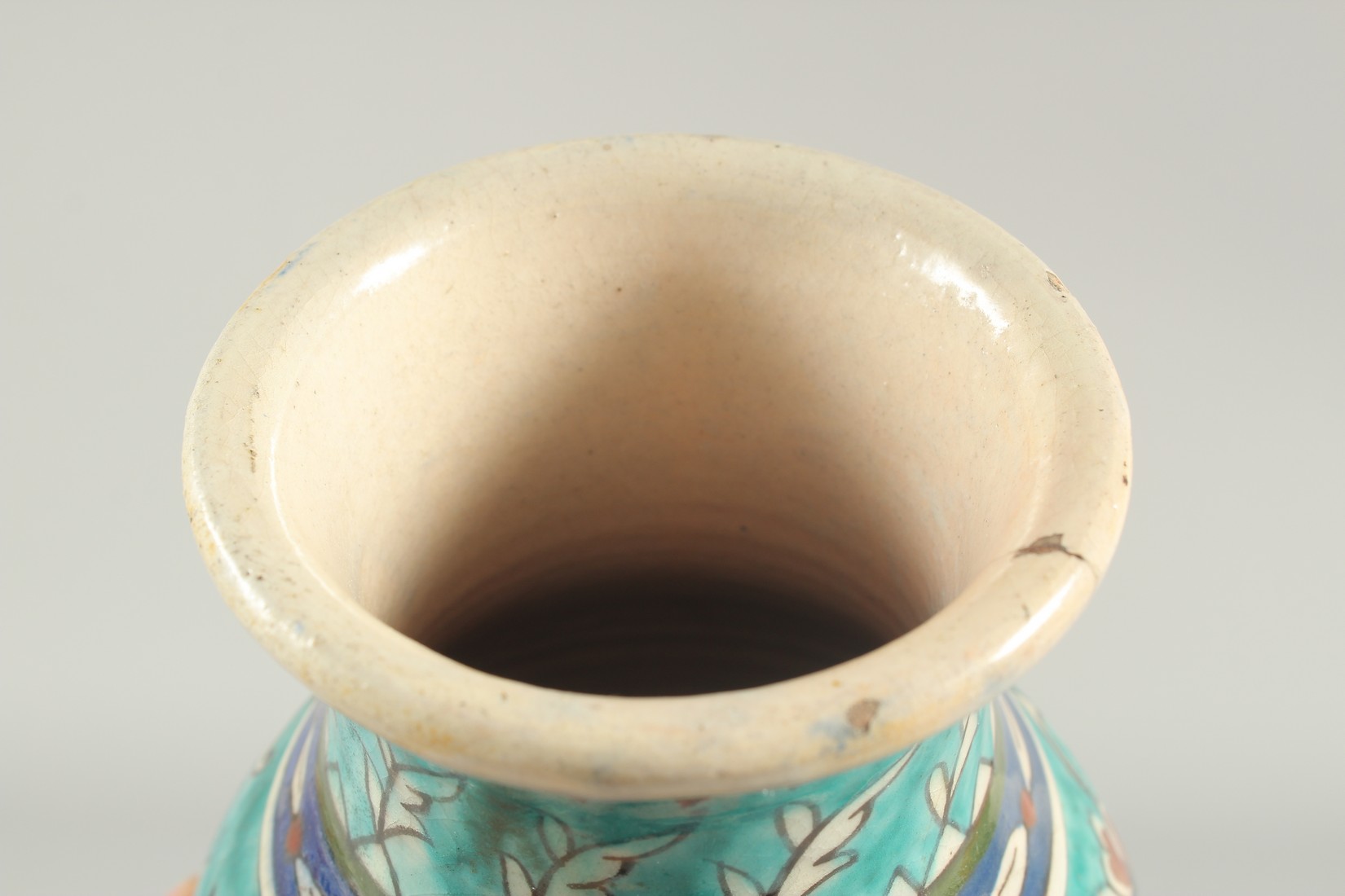 A LARGE EARLY 20TH CENTURY PALISTINIAN JERUSALEM GLAZED POTTERY VASE, 29cm high (af). - Image 5 of 6