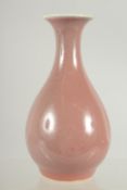 A SMALL CHINESE PEACH GLAZE PORCELAIN VASE, 12.5cm high.