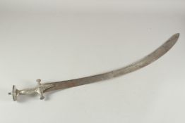 AN 18TH CENTURY MUGHAL INDIAN TULWAR SWORD, with silver inlaid hilt, 80cm long.