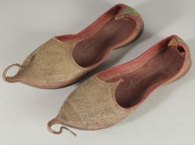 A FINE PAIR OF 19TH CENTURY OTTOMAN SILVER THREAD EMBROIDERED SHOES.
