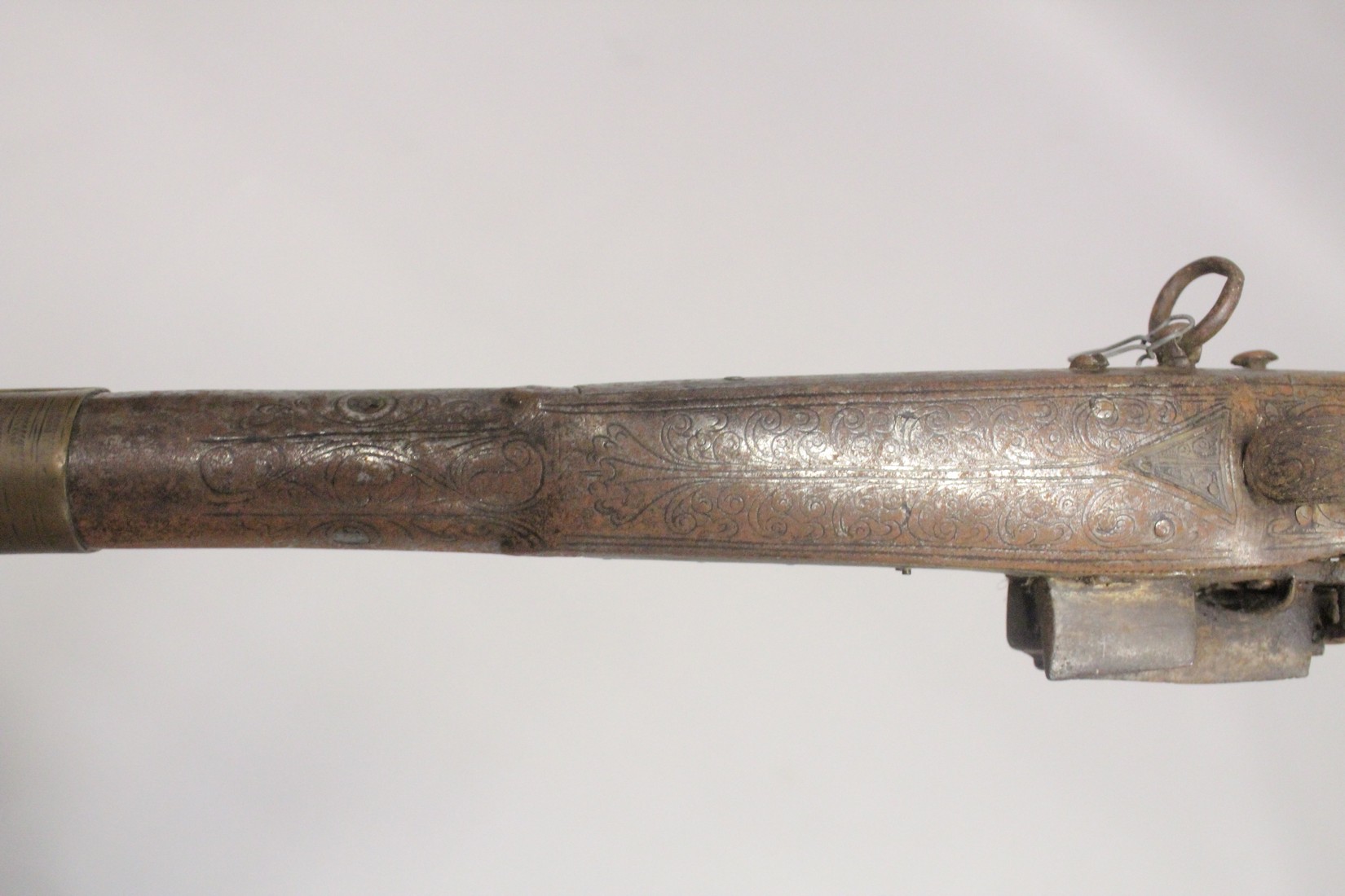 AN EARLY 19TH CENTURY OTTOMAN BALKANS BRASS MOUNTED RIFLE, with fine engraved brass and iron - Image 11 of 11