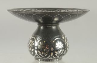 A FINE INDIAN BIDRI SILVER INLAID SPITTOON, 11.5cm diameter.