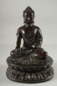 A FINE LARGE BRONZE SEATED BUDDHA, the figure seated upon a double lotus base with character